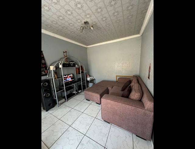 3 BEDROOM HOUSE FOR SALE IN SELCOURT